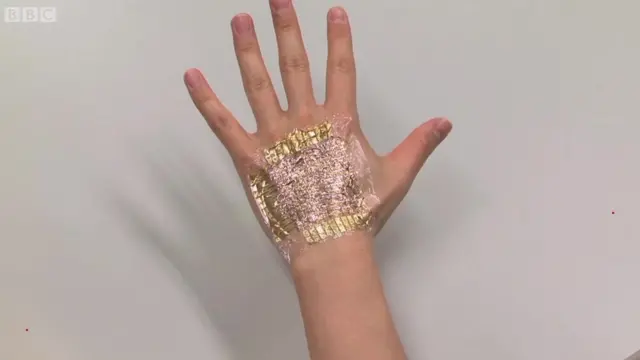 மின்னணு தோல் உலகின் மிக மெல்லிய, நெகிழ்வான மின்கடத்தியாக கருதப்படுகிறது.