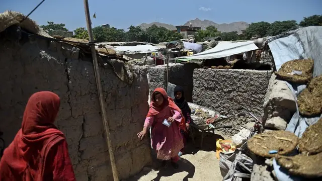 په کور د ننه بې ځایه شوي