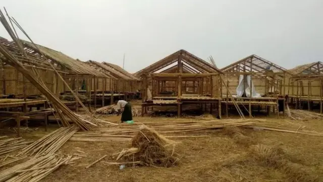 လက်ရှိမှာတော့ စစ်ရှောင်စခန်းကိုလည်း ယခင်ကတည်ရှိခဲ့တဲ့နေရာကနေ တစ်မိုင်နီးပါးဝေးတဲ့ နောက်နေရာတစ်ခုကို ပြောင်းရွှေ့ ခဲ့ရ