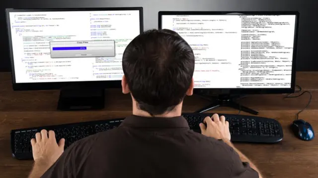 كيف تحد مواقع البحث على الإنترنت من خياراتنا