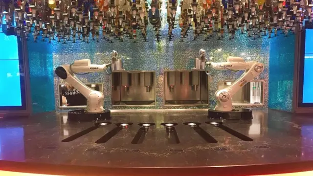 బార్ టెండర్ రోబోలు