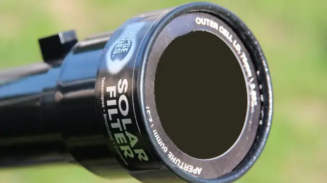 Filtro solar en un lente