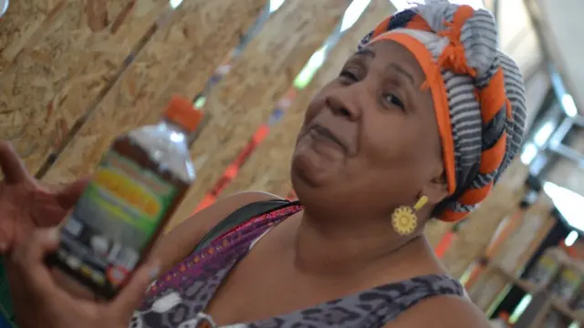 Vendedora en el Petronio Álvarez