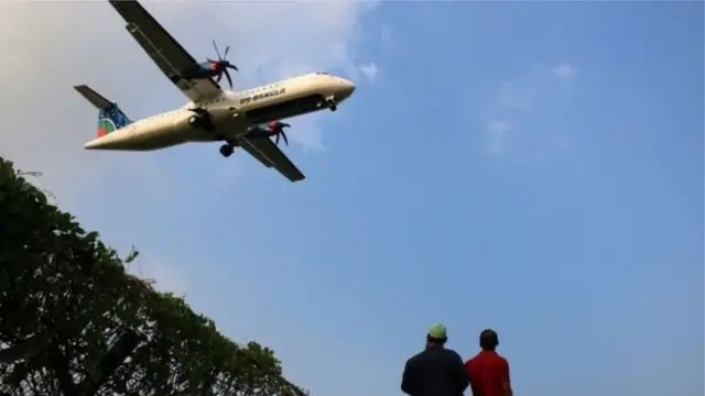 শুরুতে ১০টি রুটে বিমান চলাচল বন্ধ করে দেয় বাংলাদেশ।