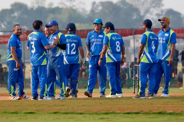 विभिन्न समयका क्रिकेट खेलाडीहरू