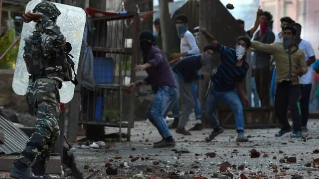 Keşmir'de protestocular