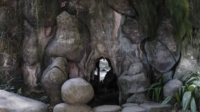 Gruta da Jardim da Luz, construída no século 19, tinha o propósitoesportiva bet bônusimitar um cenário da natureza