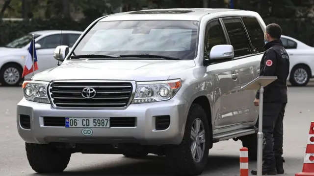 büyükelçilik aracı