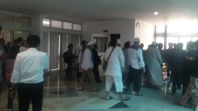 Rombongan anggota FUI mendatangi kampus UIN Kalijaga Yogyakarta, pada Rabu (07/03).