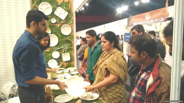 कागदी वस्तू विक्रीचा स्टॉल