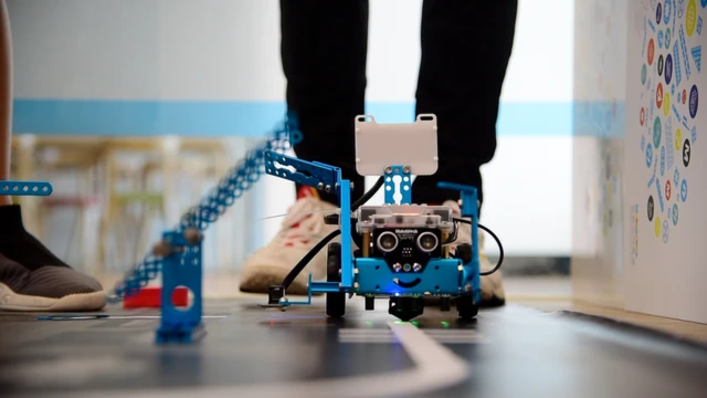 रोबोटिक्स, शेनज़ेन, चीन, हार्डवेयर हब ऑफ़ द वर्ल्ड, चीन की सिलीकॉन वैली, दुनिया में हार्डवेयर का केंद्र