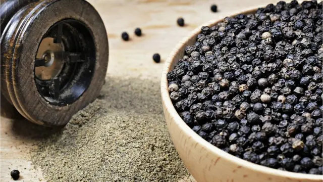 Черный перец: молотый и горошком