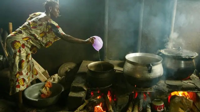 Otu nwaanyị n'usekwu