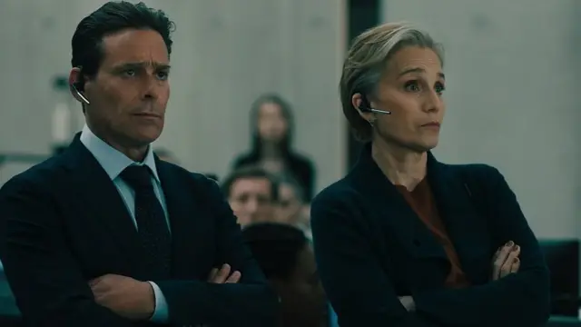 Kristin Skot Tomas je dobar antipod Oldmanovom Lembu kao skockana zamenica šefa MI5 Dajen Taverner