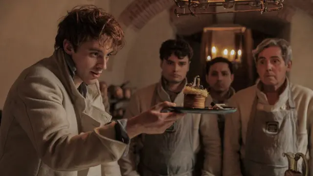 Benjamin Voisin en su papel de Antonin Carême