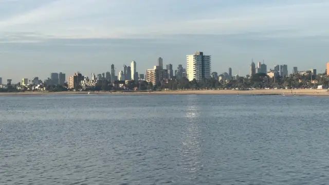 Melbourne magaalaa qarqara galaanaa