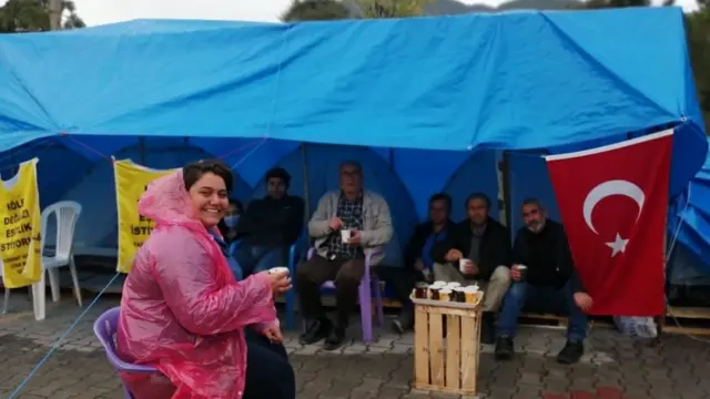 İşçiler yürüyüşlerine milletvekilleri aracılığıyla işveren ve hükümetle yürütülen müzakereler nedeniyle ara vermişti