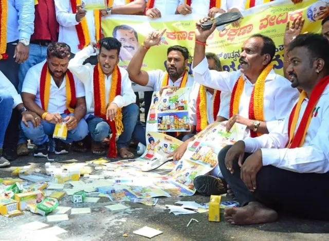 अमूल के ख़िलाफ़ प्रदर्शन