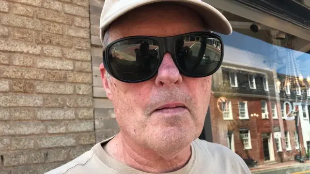 جون هانتر، في ليسبورغ، يقول إن تغريدات الرئيس يساء فهمها