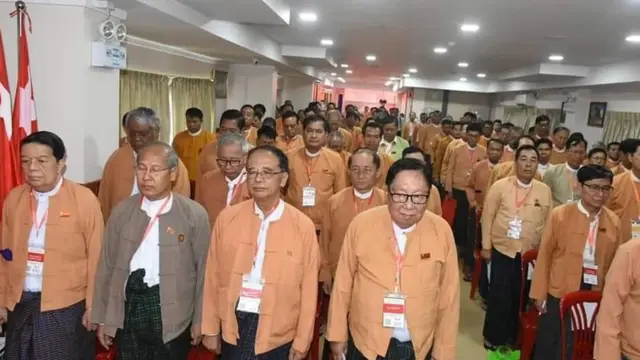 လက်ရှိတိုင်းဒေကြီးဝန်ကြီးချုပ်တွေ အစည်းဝေးတက်တာတွေ့ရပါတယ်။