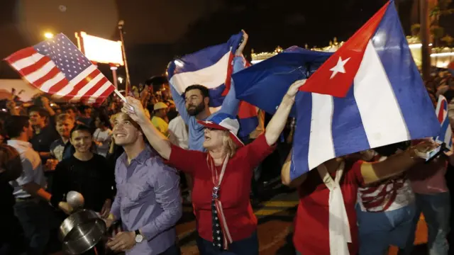 Multitud en las calles de Miami tras la muerte de Fidel Castro.