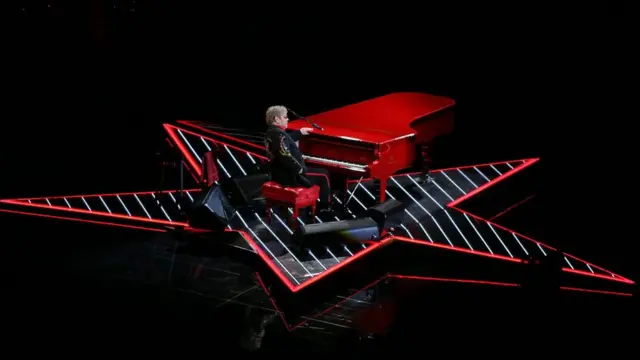 2009年10月7日，艾頓莊在莫斯科奧林匹克體育館演出