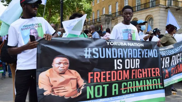 Des manifestants de la Yoruba Nation à Londres