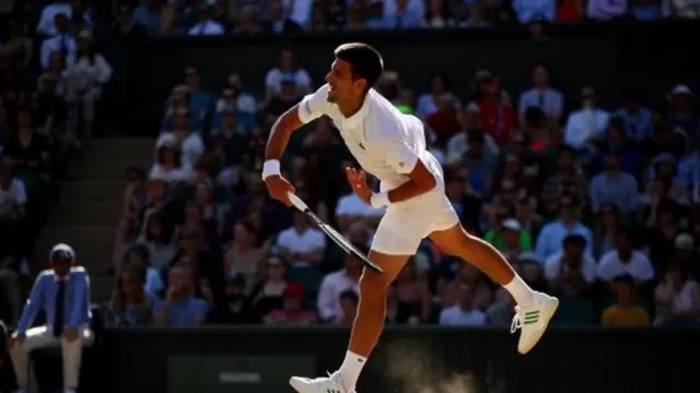 বার বার বল বাউন্স করেন নোভাক জোকোভিচ