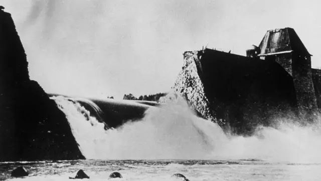 Дамба на Мёне после налета "Дамбастеров"