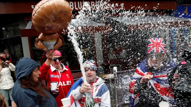 празднование рождения первенца принца Гарри и Меган Маркл