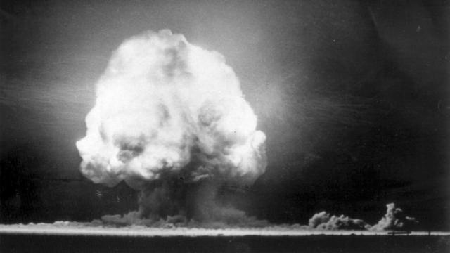 The first nuclear test in New Mexico, July 1945　
