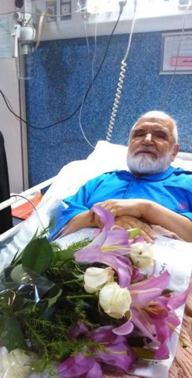 Mehdi Kerrubi'nin oğlu Mohammad Karoubi, Twitter'da babasının hastanedeki fotoğrafını paylaştı