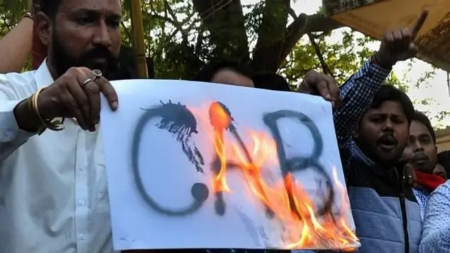 குடியுரிமை சட்டத் திருத்த மசோதா -அசாம், திரிபுராவில் வன்முறை