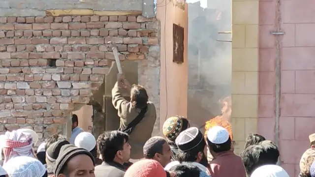 مندر میں توڑ پھوڑ