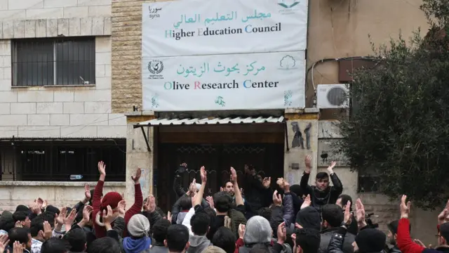 الطلاب في التعليم العالي يشكون من كثرة العدد في الفصول الدراسية