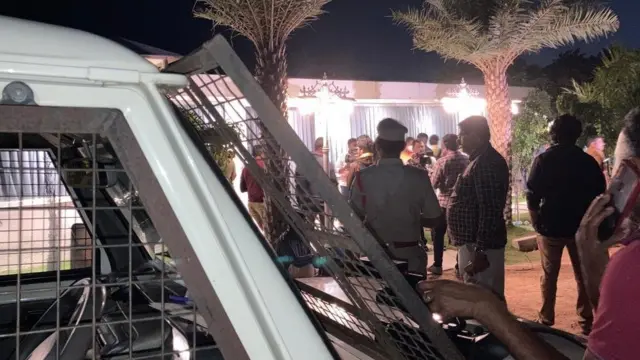 ఫామ్‌హౌస్ దగ్గర పోలీసుల బందోబస్తు