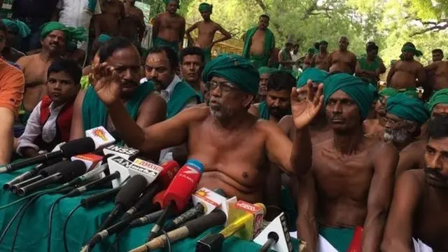 டெல்லியில் நடந்த போராட்டத்தின் போது செய்தியாளர்கள் சந்திப்பில் பேசிய அய்யாக்கண்ணு