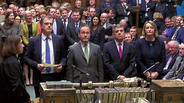 நம்பிக்கையில்லா தீர்மானத்தில் வென்றார் தெரீசா மே