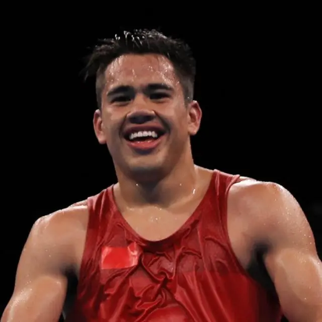 Misael Rodríguez usa el uniforme provisto por la federación que no tenía distintivos de México.