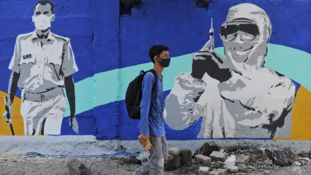 कोरोना, भित्तीचित्र