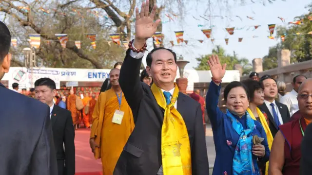 Chủ tịch Trần Đại Quang và phu nhân Nguyễn Thị Hiền thăm đền Mahabodhi ở Bodhgaya, bang Bihar, Ấn Độ hôm 2/3/2018.