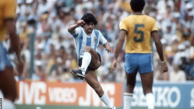 دييغو مارادونا عام 1982