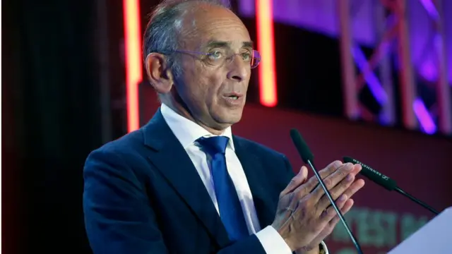 Éric Zemmour phát biểu trước những người ủng hộ mình tại một cuộc họp trong khuôn khổ chiến dịch tranh cử tổng thống của ông vào ngày 07/01/2022 tại Chateaudun, Pháp