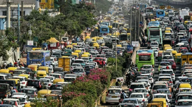 بنگلورو میں، جسے انڈیا کا آئی ٹی دارالحکومت کہا جا سکتا ہے، ارب پتی کاروباری بھی ٹریفک اور کچرے سے تنگ آ چکے ہیں