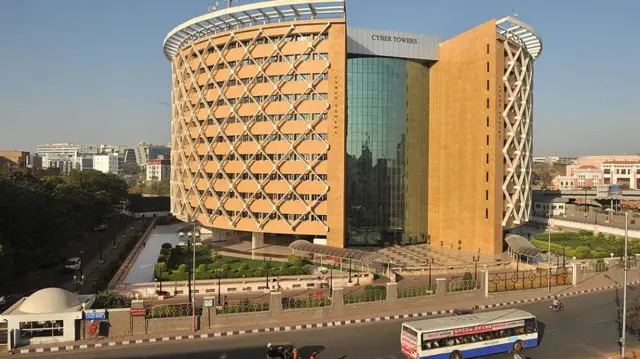 তেলেঙ্গানার সাইবারাবাদে মূল ঘাঁটি হলেও বেঙ্গালুরু, দিল্লি, মুম্বাইতেও ছড়িয়ে ছিল এই চক্রটি