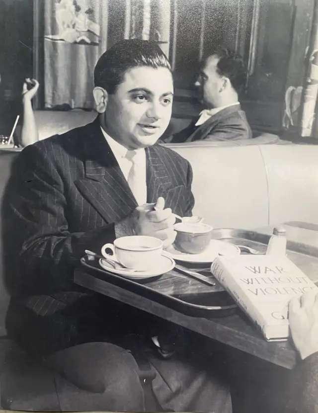 અમેરિકામાં ‘વૉર વિધાઉટ વાયોલન્સ’ સાથે શ્રીધરાણી