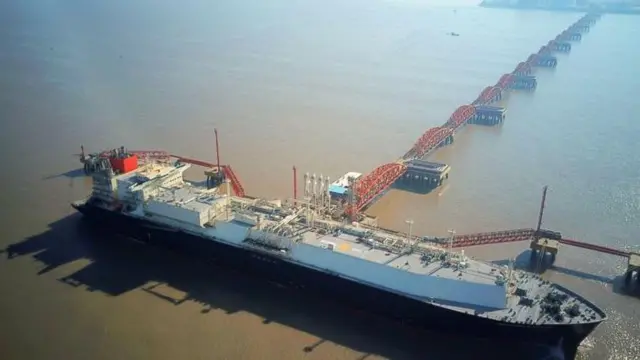 বিশ্ববাজার থেকে গ্যাস সংগ্রহে হিমশিম খাচ্ছে কর্তৃপক্ষ।