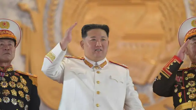 지난 4월 25일 열병식에 참석한 김정은 국무위원장