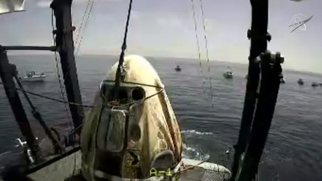 Космический аппарат на корабле