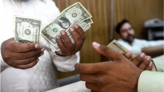 पाकिस्तानकडे यूएईच्या किती ठेवी आहेत?